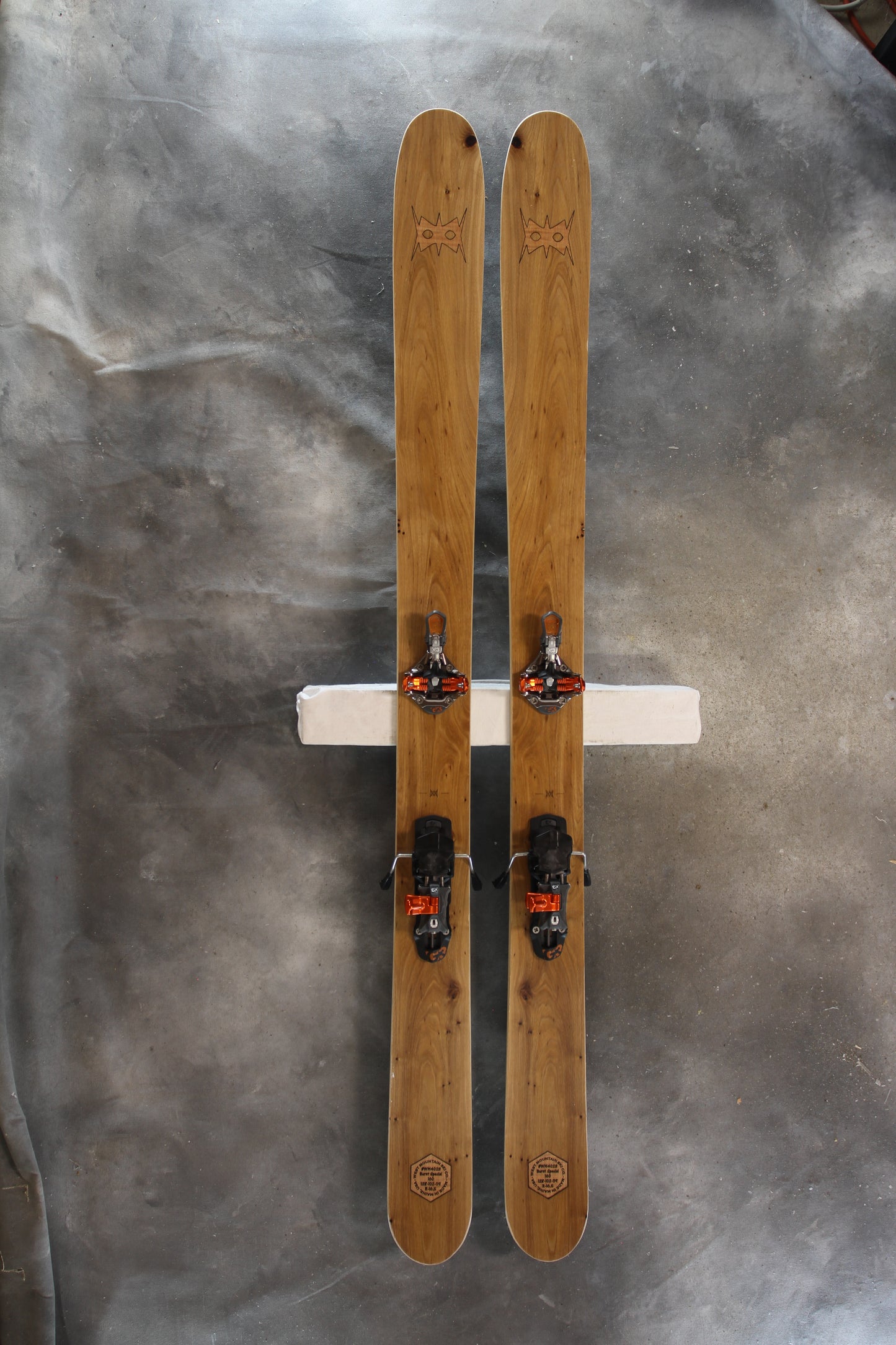 Burnt Special 102, 160cm + G3 Ion 10 Demo Bindings
