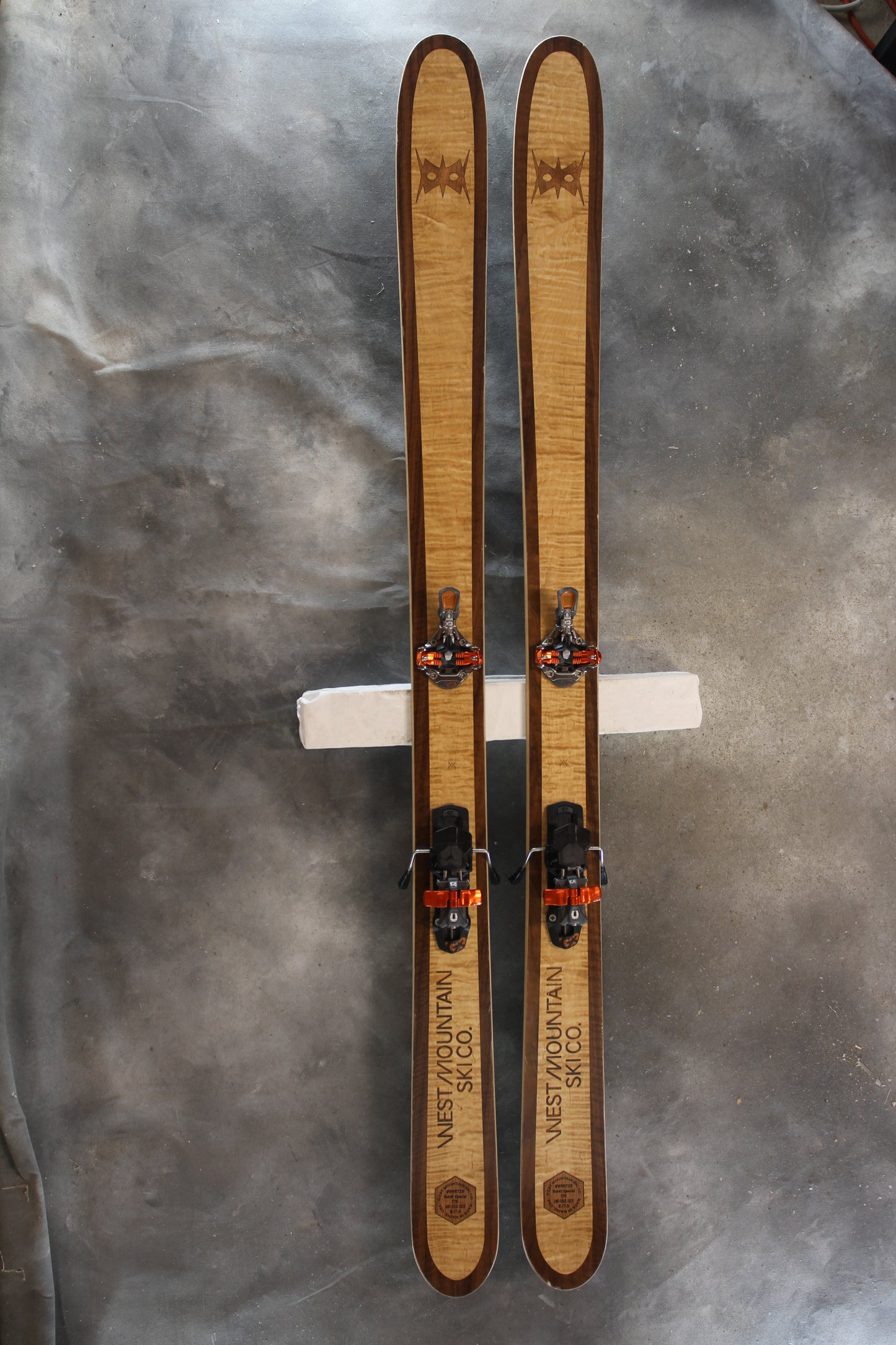 Burnt Special 102, 175cm + G3 Ion 10 Demo Bindings
