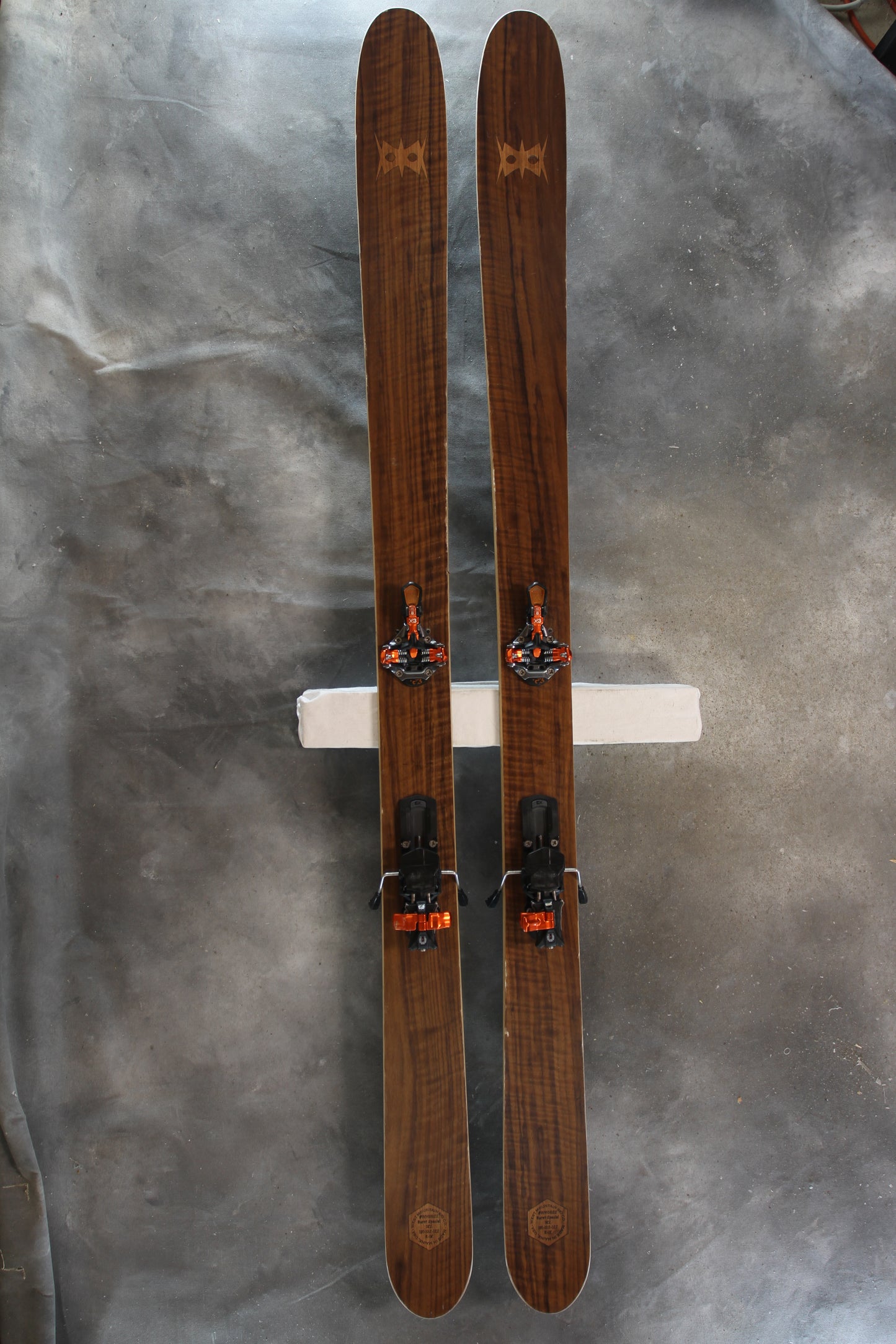 Burnt Special 102, 182cm + G3 Ion 12 Demo Bindings
